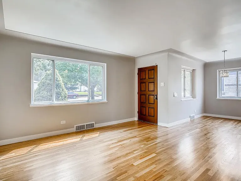 2275 W Gill Pl — Photo 3