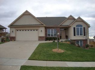 816 Stonecreek Dr, Lawrence, KS 66049