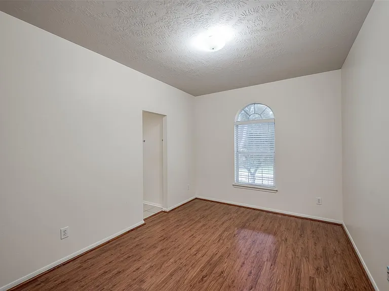3402 Caloway Ct — Photo 24