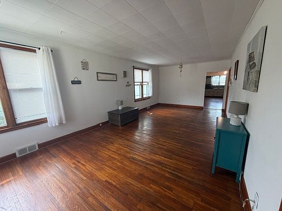 2nd image of 418 W Santa Fe Ave