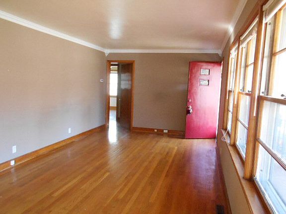 3rd image of 119 Brightwell Dr