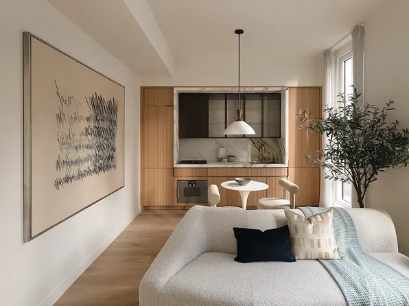 135 East 47th Street image 1 of 16