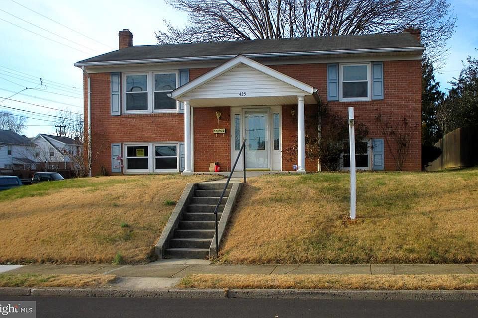 1st image of 425 Stratford Ave