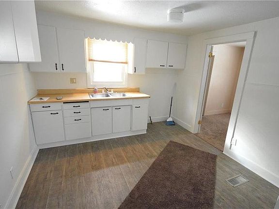3rd image of 1208 Hamlin Dr