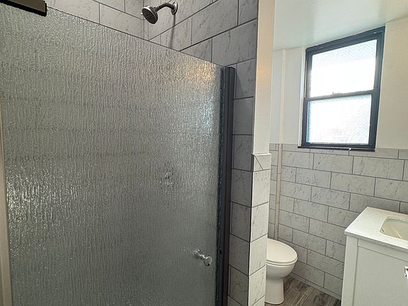 5th image of 2905 Glenmore Ave APT 2