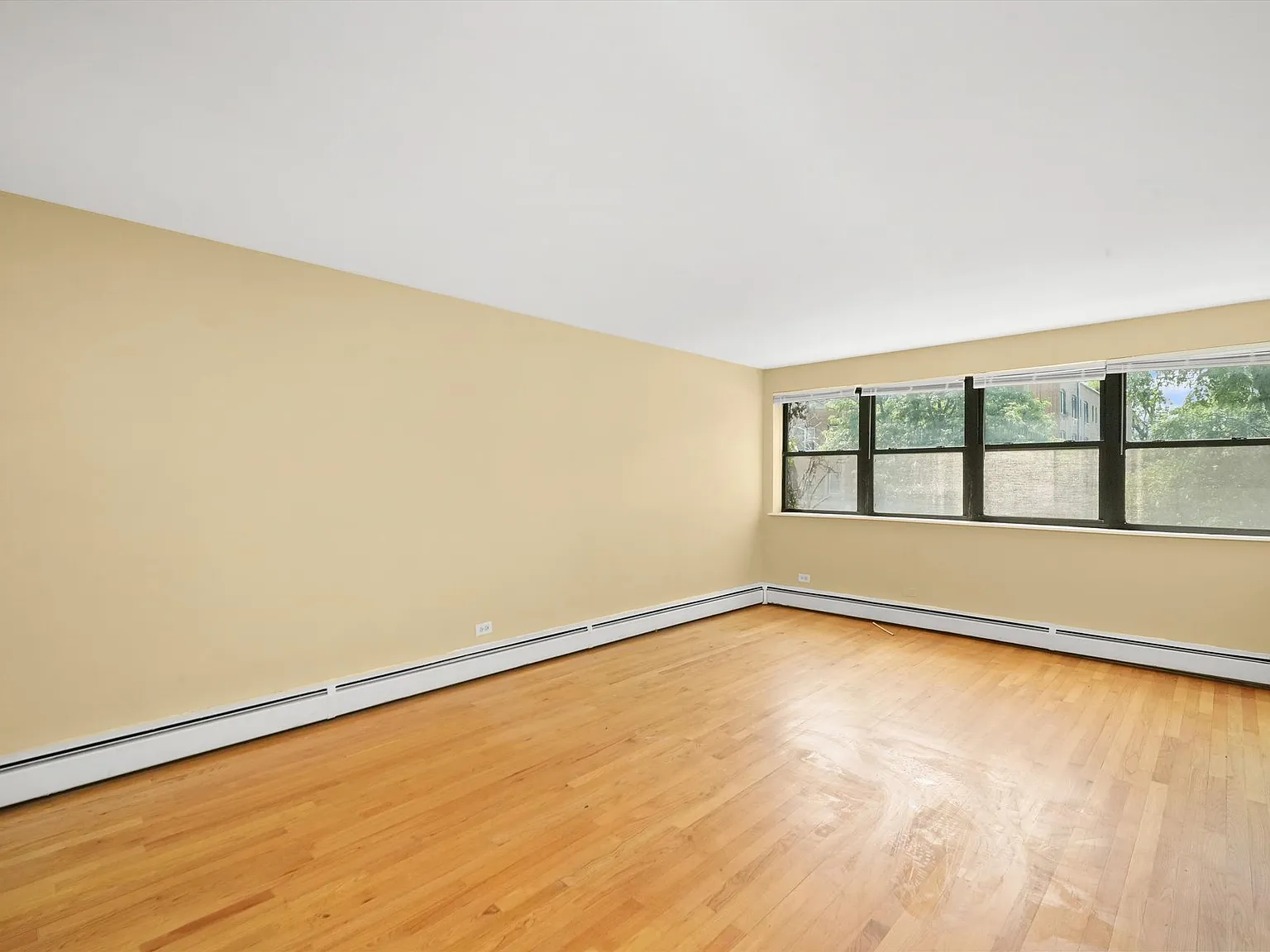 7801 S South Shore Dr — Photo 2