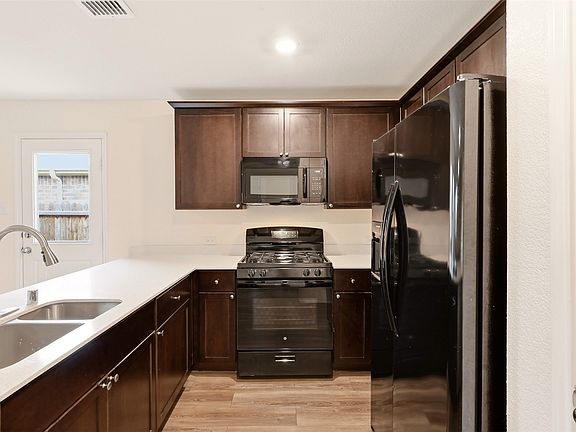 2nd image of 2804 Highgarden Trl