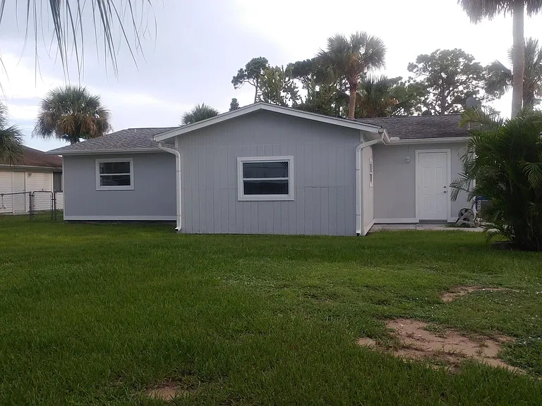 763 Carnation Dr — Photo 2