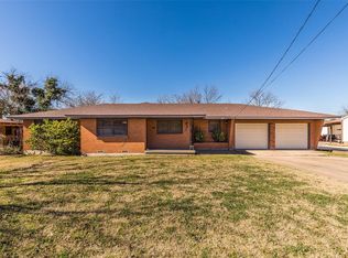 1009 N Marable St, West, TX 76691