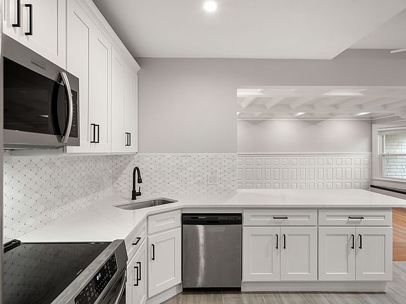 This apartment is under renovation. These pictures show the adjacent apartment, recently completed. Quality and finishes will be consistent.