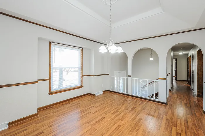204 N Woodson Dr — Photo 3