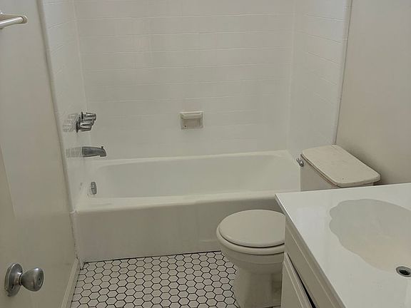 5th image of 3739 Delmas Ter APT 6