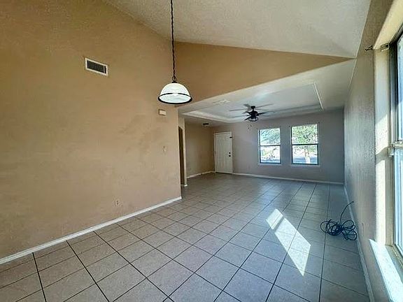 3rd image of 2209 Los Pinos Dr