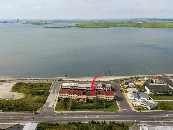 3rd image of 10 Empire Dr