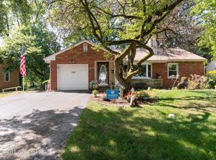 978 Prairie Ave, Naperville, IL 60540