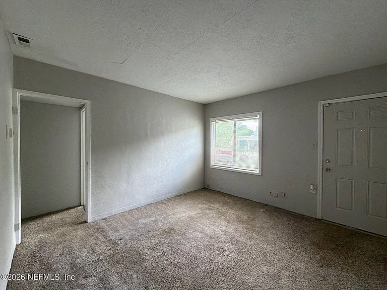 814 E 60th St — Photo 5