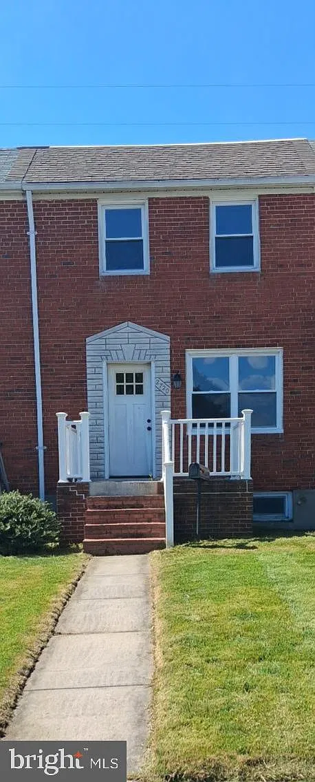 2 bed, 2.0 bath, 896 sqft, $2,300 — Photo 1