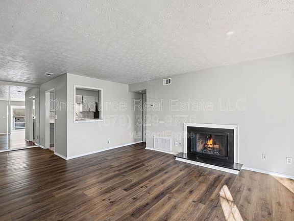 4th image of 907 Augusta Dr SE
