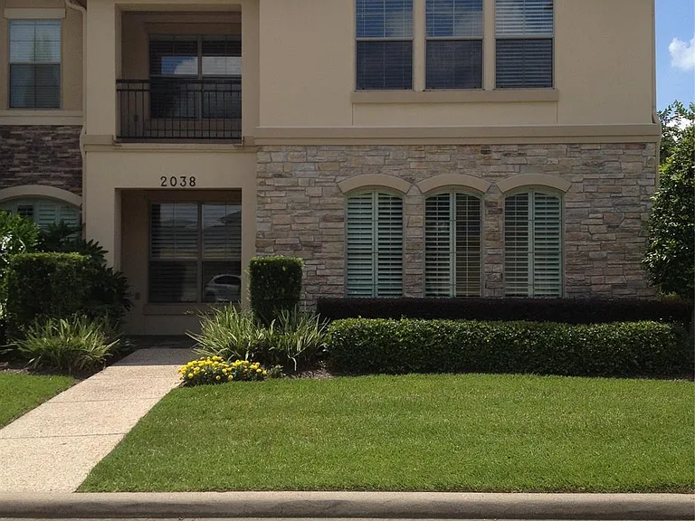 2038 Palm Forest Ln — Photo 4