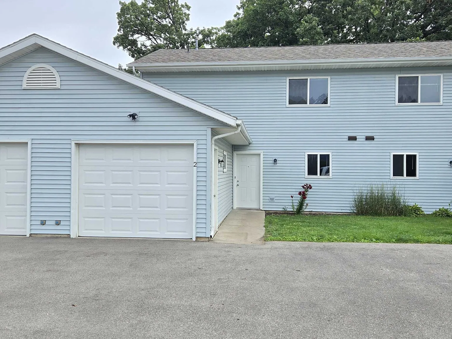 3 bed, 1.5 bath, 1200 sqft, $1,875 — Photo 1