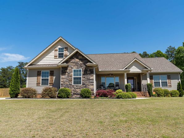 402 Nathanael Ct, Boiling Springs, SC 29316