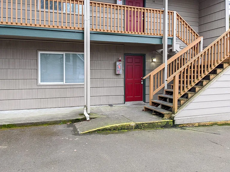 1136 Fairmount Ave S #1 — Photo 3