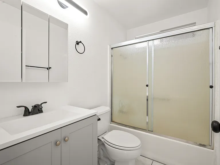 2343 E 17th St #202 — Photo 6