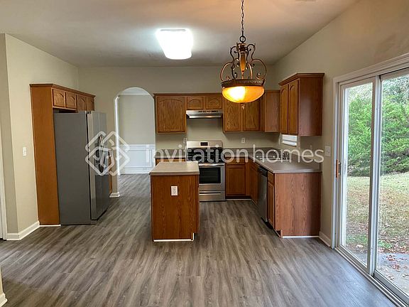 3rd image of 4441 Yosemite Park Way