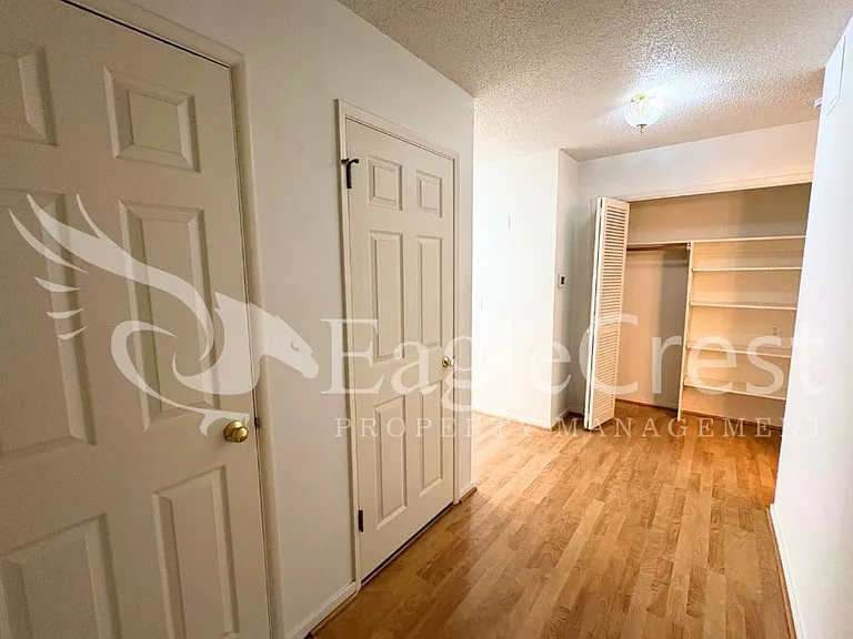 364 Catherine St #M1 — Photo 8