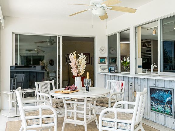 3rd image of 1050 Gulf Shore Blvd S