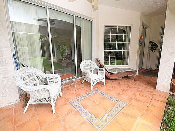 4th image of 11 Heron Cir