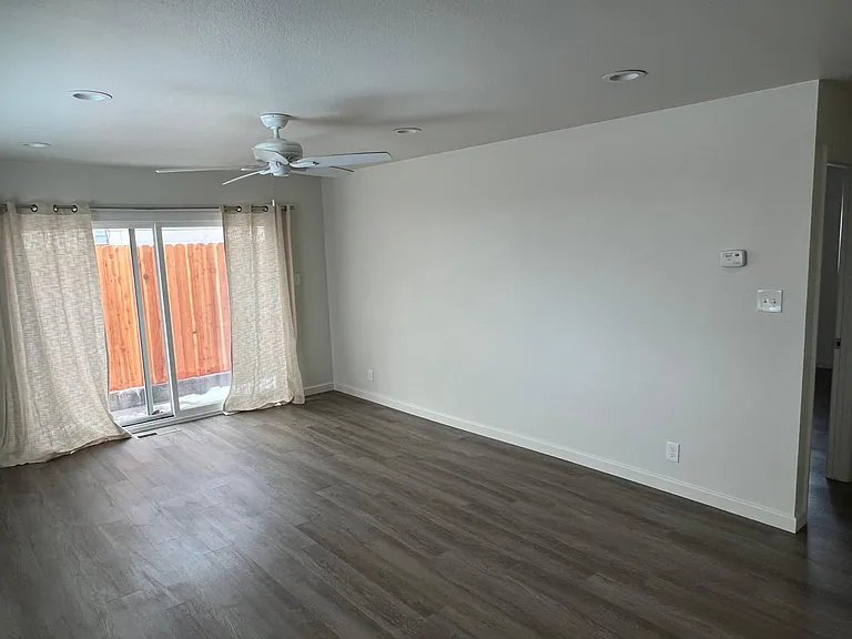 1220 Wright St — Photo 3