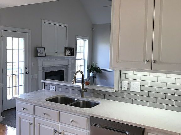 4th image of 751 E Main St