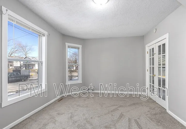 1038 3rd St NW — Photo 9
