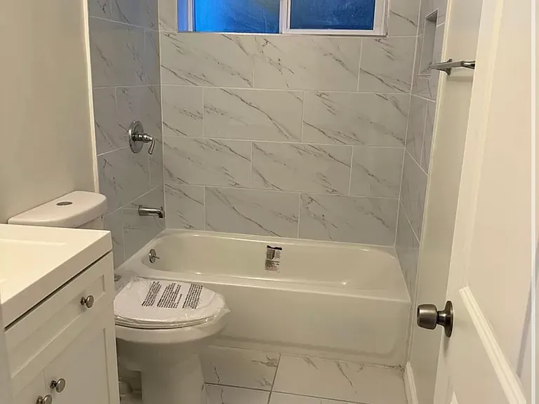 4705 Franklin Ave — Photo 3