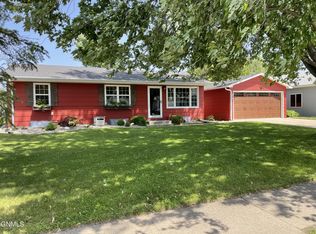 809 17th St NE, Jamestown, ND 58401