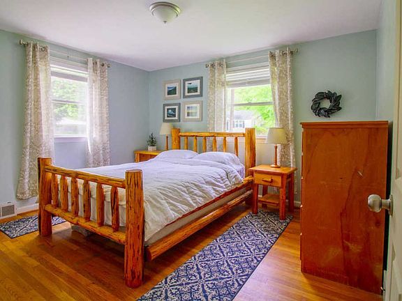 4th image of 1012 Galax St