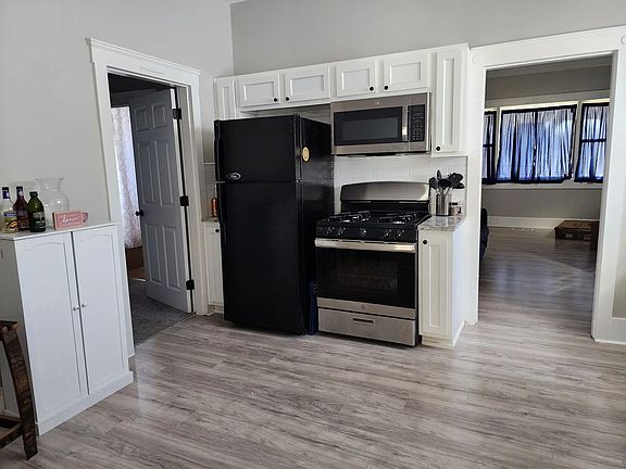 5th image of 1115 E 8th St