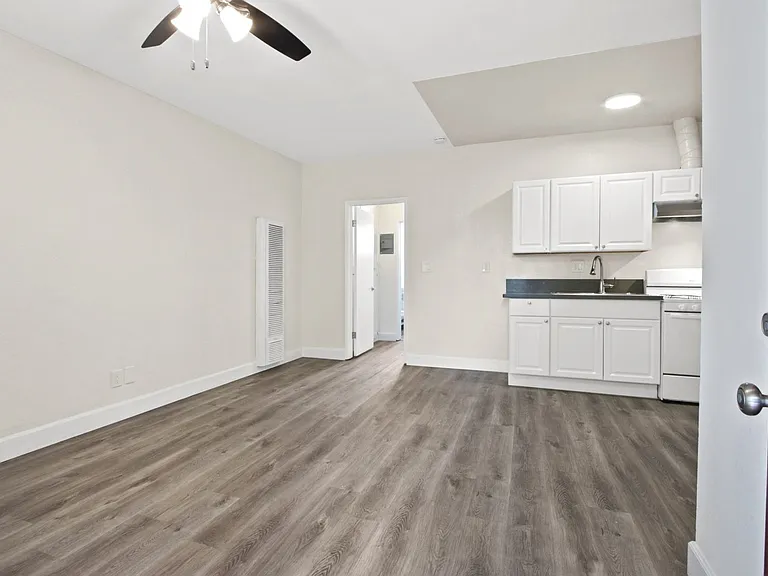 Westminster Apartments — Photo 40