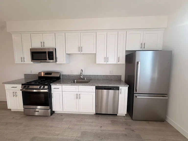 YaYa Glenoaks, LLC — Photo 16