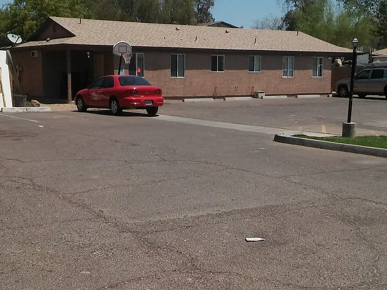 1240 E Mountain View Rd — Photo 2
