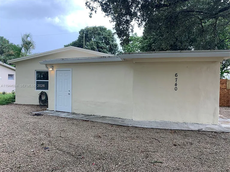 6740 Park St — Photo 2