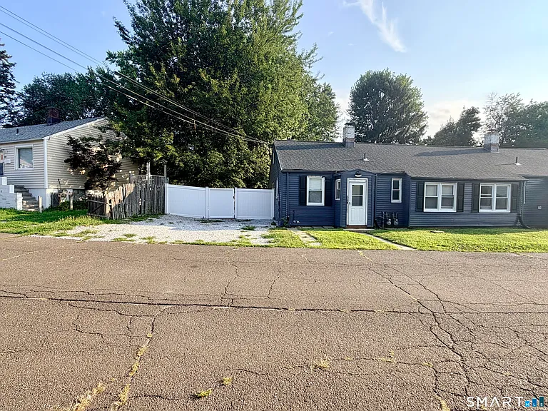 68 Alexander Dr — Photo 2