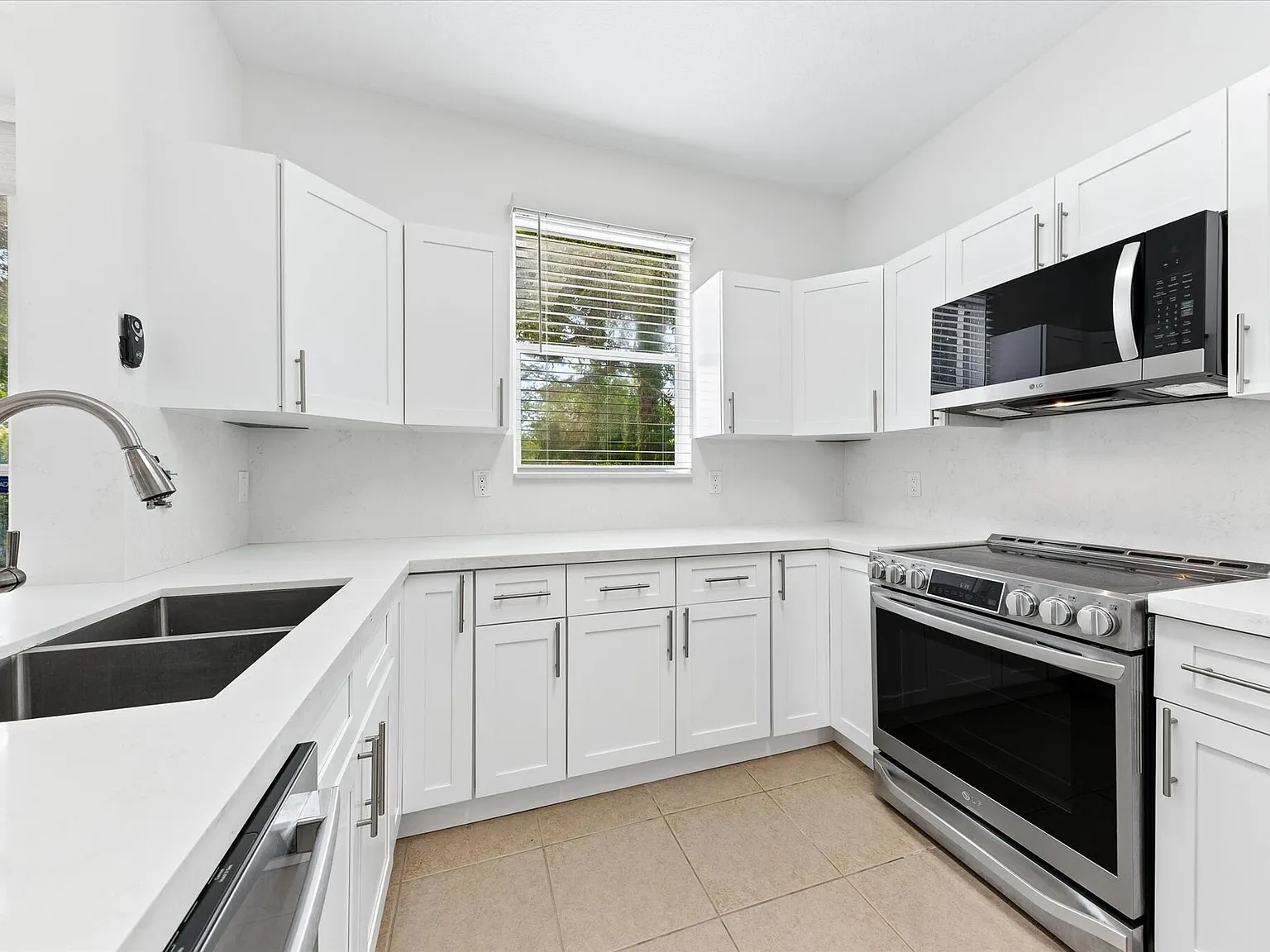 3 bed, 2.5 bath, 1573 sqft, $2,900 — Photo 3