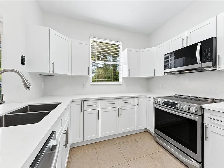 402 Seminole Palms Dr #402 — Photo 3
