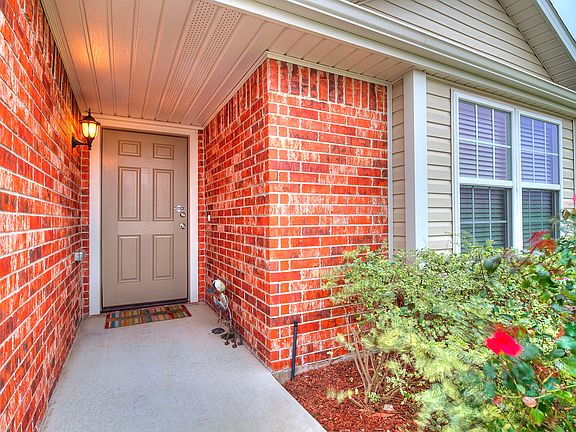 4th image of 2321 Bradford Cir
