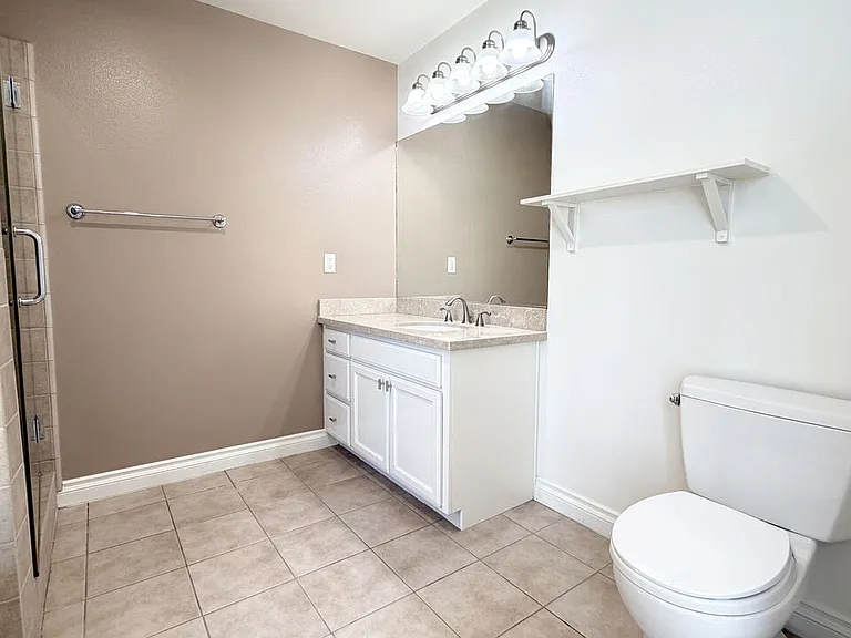 956 S Wilton Pl #401 — Photo 14