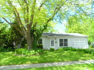 8 Ridge Cir, Streamwood, IL 60107