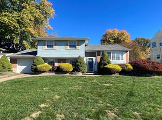 36 Longwood Dr, Stratford, NJ 08084