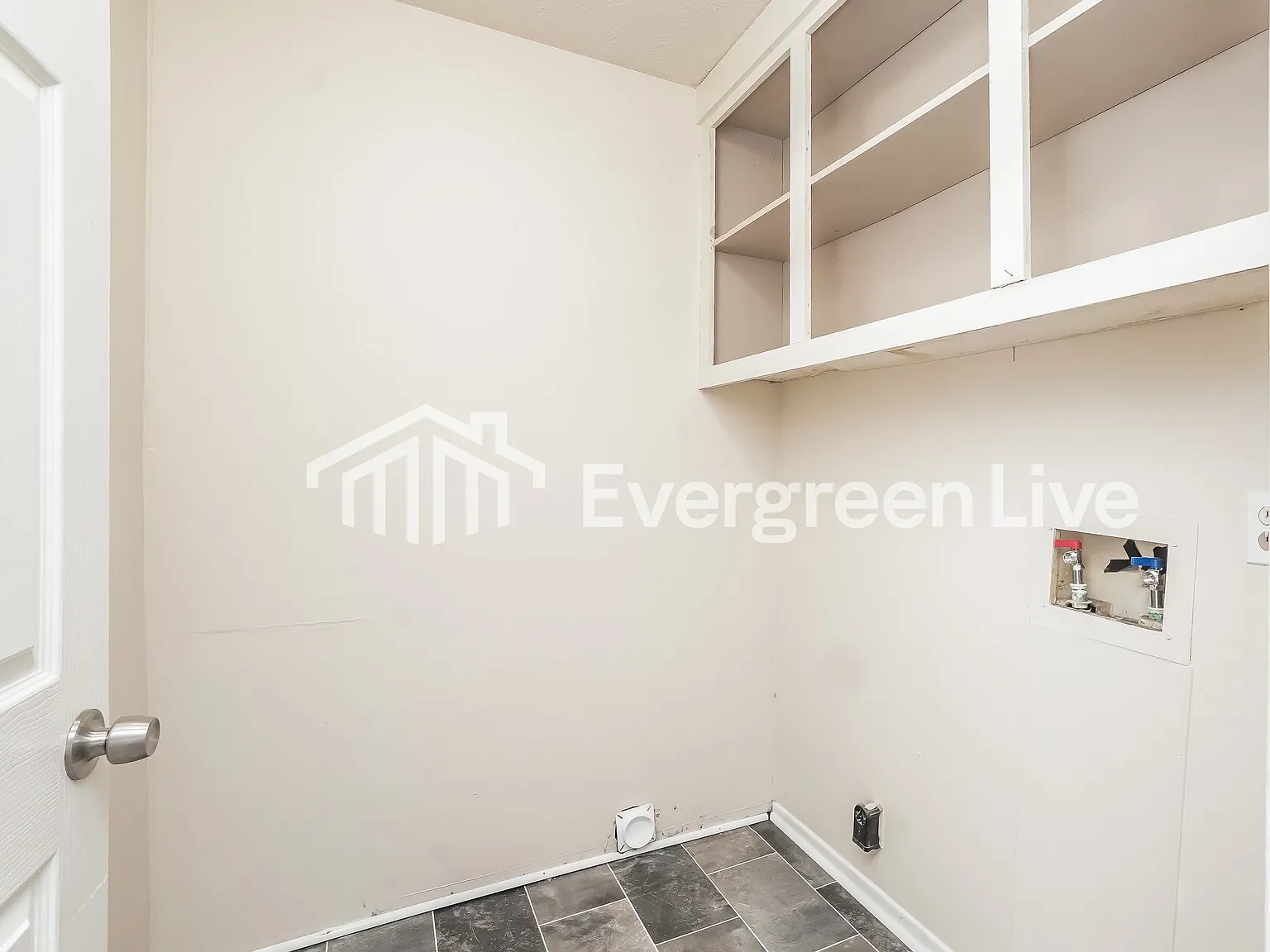 3 bed, 1.0 bath, 1131 sqft, $1,345 — Photo 3